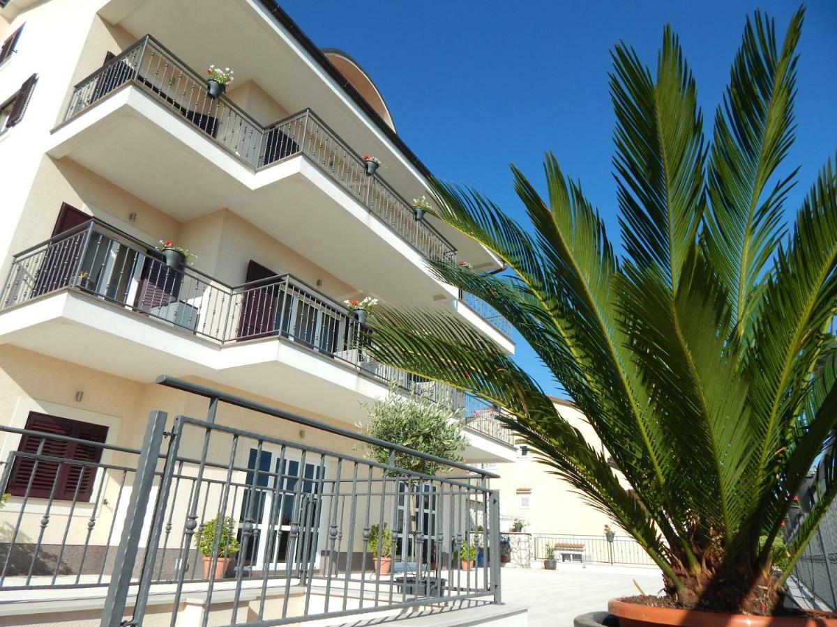Studio Apartment "Brigita",Parking With Gate Rijeka Eksteriør billede